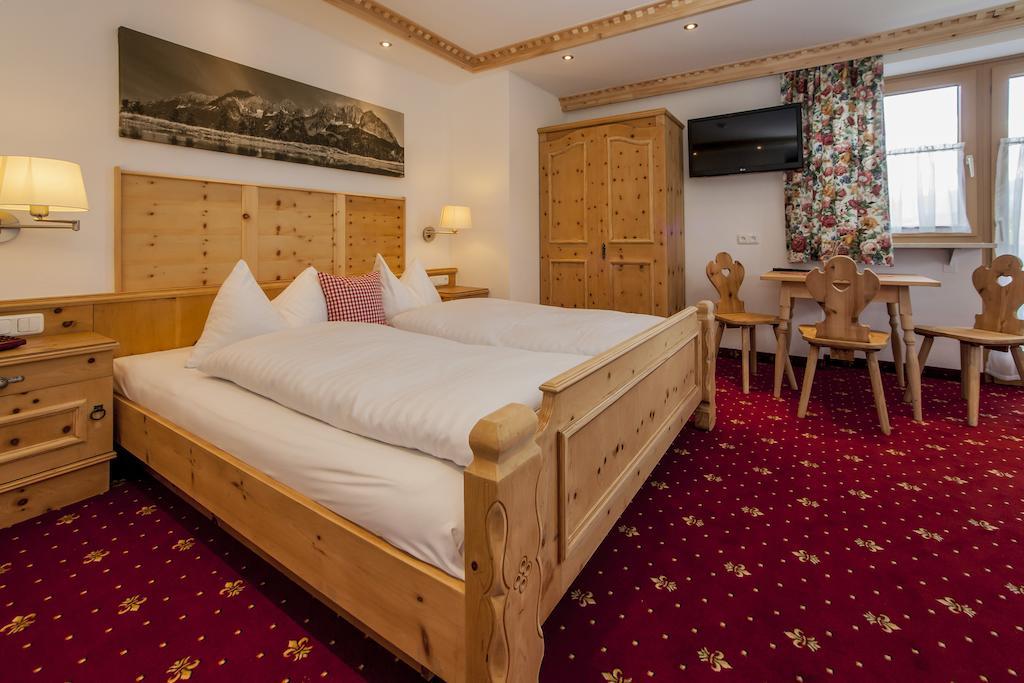 Kaiserhotel Kitzbuehler Alpen Oberndorf in Tirol Kamer foto